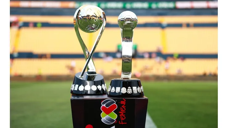 Los trofeos de la Liga MX Femenil.