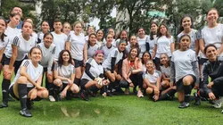 Las jóvenes jugadoras viven una experiencia muy cercana al profesionalismo.
