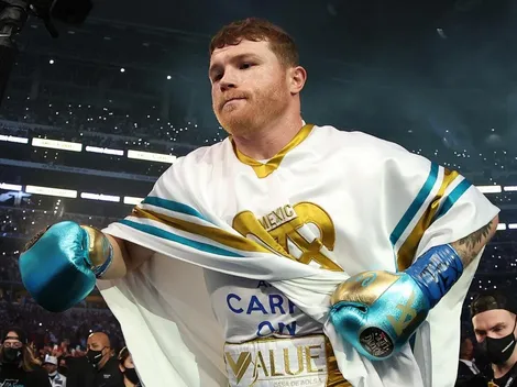 VIDEO: Canelo Álvarez lanza billetes en el bautizo de su ahijada