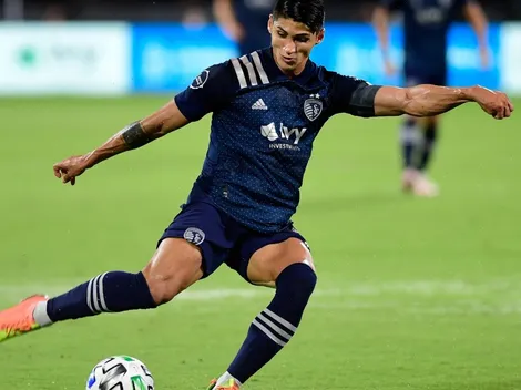 Alan Pulido anotó un golazo, pero se retiró lesionado