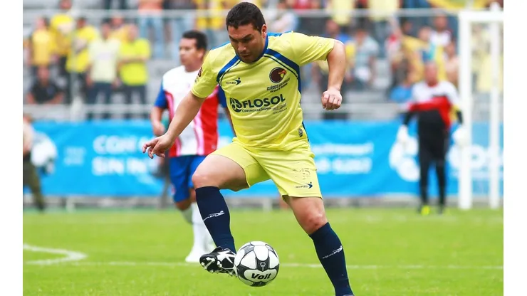 Salvador Cabañas en un partido de exhibición.