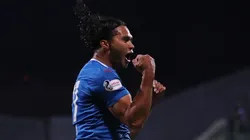 Carlos Peña no la pasa mal en el futbol centroamericano.