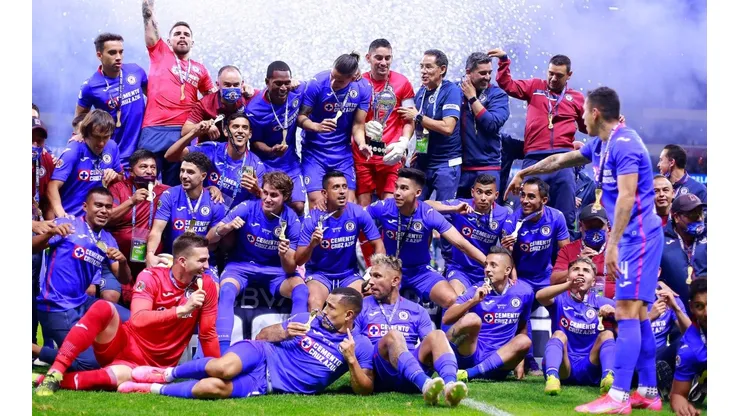 Próximos capítulos del documental de Cruz Azul campeón.