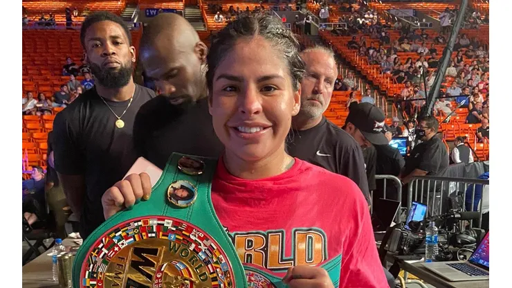 Marlen Esparza es la nueva campeona mundial de peso mosca del CMB