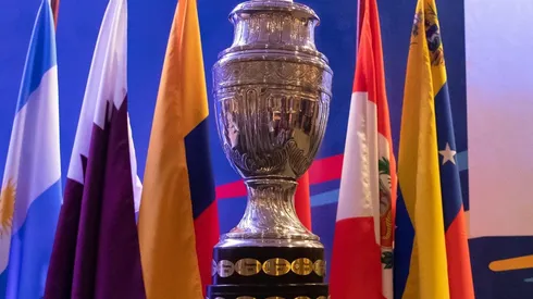El trofeo de la Copa América espera por un nuevo ganador.
