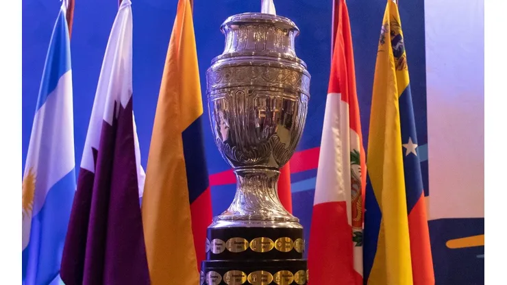 El trofeo de la Copa América espera por un nuevo ganador.