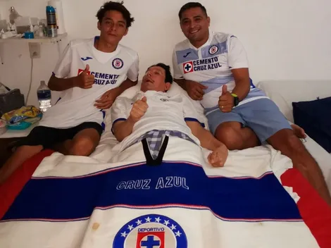 Gesto de Campeón: Jurado regaló playera de Cruz Azul a aficionado enfermo