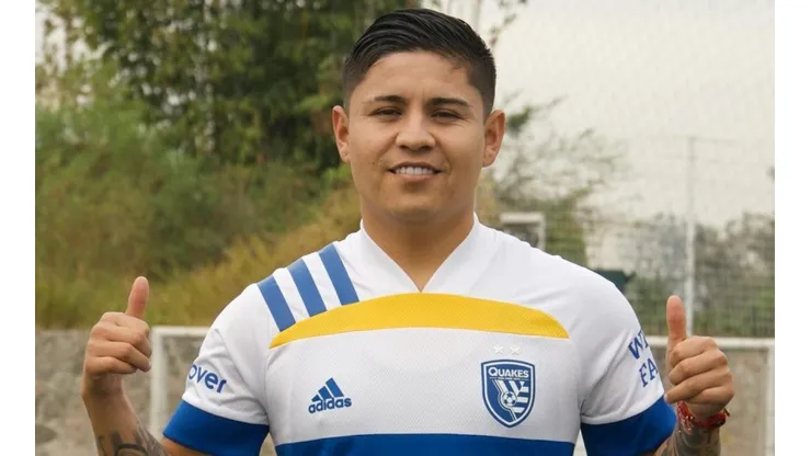 La Chofis López luce Audio R8 en su llegada a la MLS.
