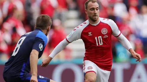 Christian Eriksen se desplomó en la cancha durante el duelo entre Dinamarca y Finlandia.