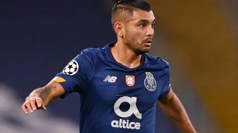 Tecatito Corona podría llegar gratis a Atlético Madrid.