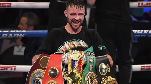 Josh Taylor se paró en la fila de Canelo Álvarez y disparó contra el Mayweather vs Logan Paul