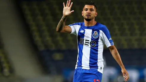 Fiorentina quiere incorporar a Tecatito Corona.