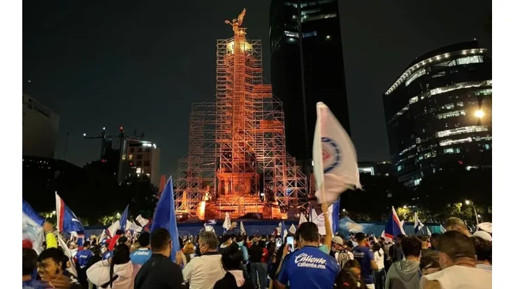 Las cosas más extrañas en los festejos del título. (Foto: Bolavip)