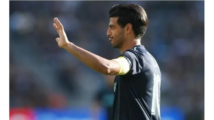 Carlos Vela falló un gol insólito.