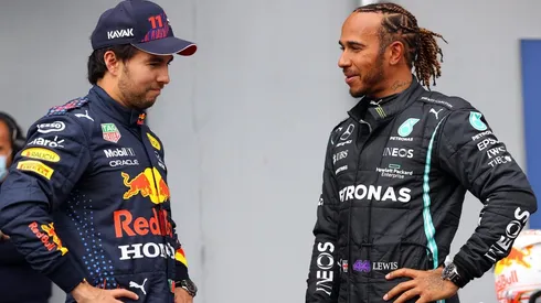 Checo Pérez y Lewis Hamilton, rivales en la temporada 2021. (Getty Images)
