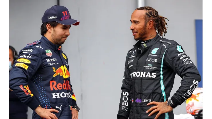 Checo Pérez y Lewis Hamilton, rivales en la temporada 2021. (Getty Images)