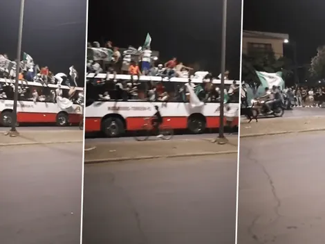 Pudo ser trágico: fanático de Santos Laguna cayó del techo de un camión en movimiento