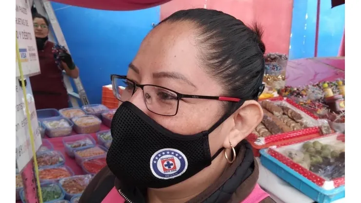 Una aficionada al Cruz Azul entusiasmada por el título. (Foto: Bolavip)