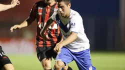 Jorge Correa jugó en Vélez Sarsfield de Argentina antes de pasar al Marítimo de Portugal. ¿Su próxima playera será la de Pumas?