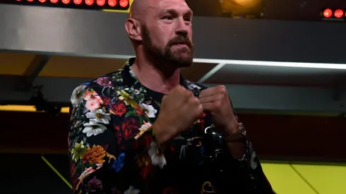 Fury invitó a pelear a Joshua sin guantes.