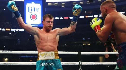 Un excampeón mundial dijo qué peleador sería capaz de derrotar a Canelo Álvarez