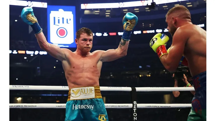 Un excampeón mundial dijo qué peleador sería capaz de derrotar a Canelo Álvarez