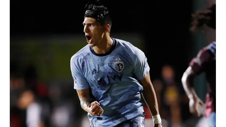 Sporting Kansas City disfrutó del olfato goleador de Alan Pulido