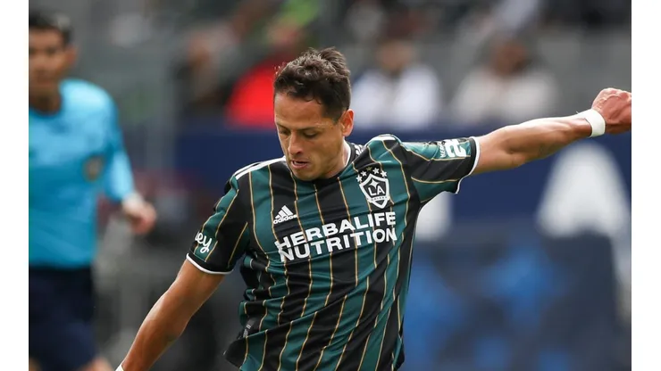 Javier Hernández falló una ocasión clave.