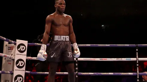 El primer gran KO del fin de semana llegó de la mano de Joshua Butasi