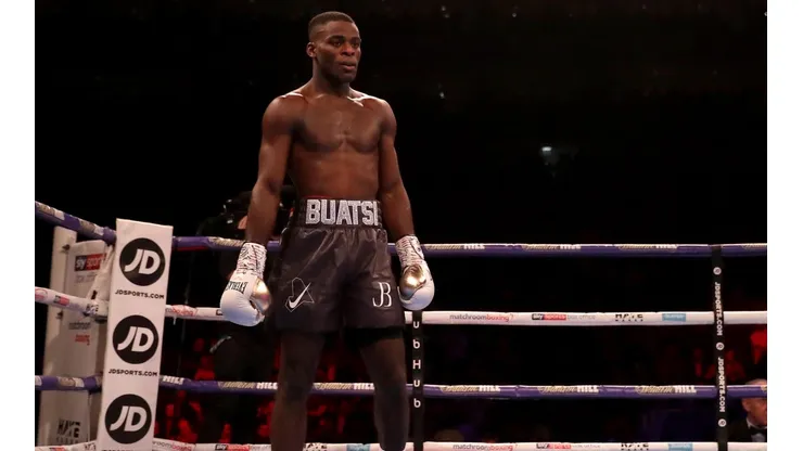 El primer gran KO del fin de semana llegó de la mano de Joshua Butasi