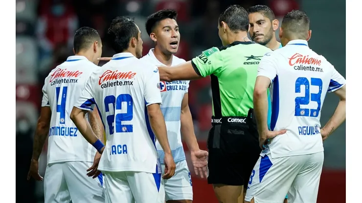 Cruz Azul perdió 2-1 ante Toluca con dos penales en contra en el Nemesio Diez.