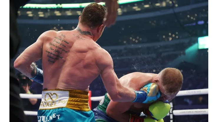 Grabó un video sugiriendo que Canelo Álvarez usó yeso en sus puños y fue viral