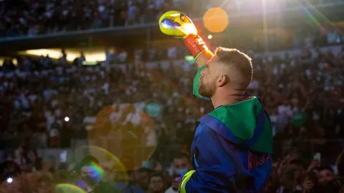 Un excampeón mundial destrozó a Saunders por su derrota ante Canelo Álvarez