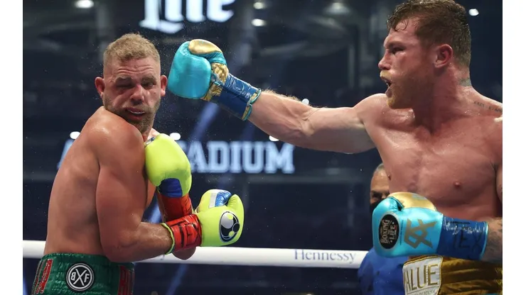 Canelo Álvarez destruyó el rostro del británico.