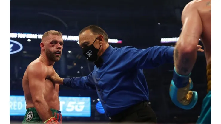 El entrenador de Billy Joe Saunders explicó cómo se decidió su retiro ante Canelo