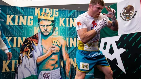 Canelo Álvarez tuvo una espectacular y polémica entrada.