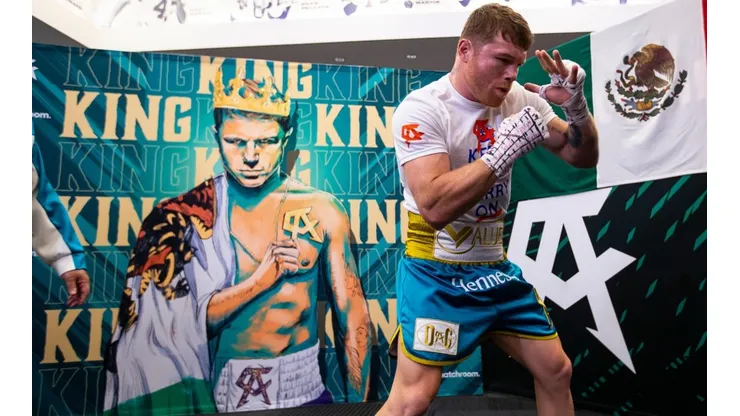 Canelo Álvarez tuvo una espectacular y polémica entrada.