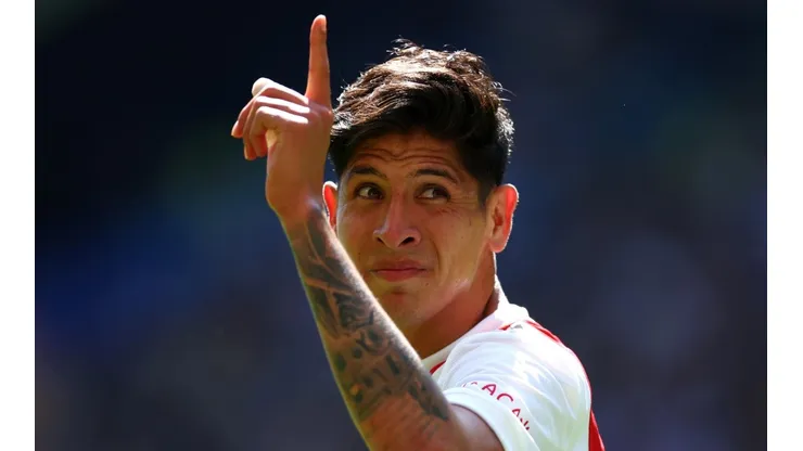 Edson Álvarez vio la roja en el triunfo de Ajax