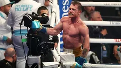 Canelo Álvarez le cerró la boca y un ojo a Saunders para conquistar el tercer cinturón en 168