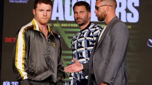 Quién narrarán Canelo vs. Saunders en los diferentes canales.