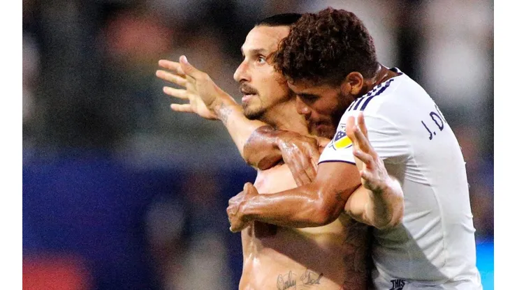 Jonathan dos Santos habló de los liderazgos de Zlatan Ibrahimovic y Chicharito Hernández