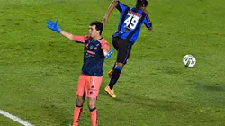 La travesura de Ronaldinho a Marchesín en una final. (Foto: imago7)