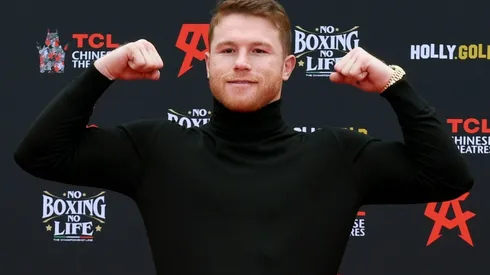 Canelo posó con una playera de Chivas.