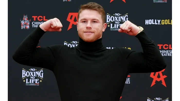 Canelo posó con una playera de Chivas.