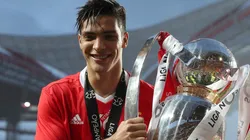 Pocos son los futbolistas aztecas afortunados en haber levantado un trofeo en algunas de las ligas europeas.