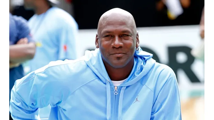 Michael Jordan con ropa de la marca Air Jordan