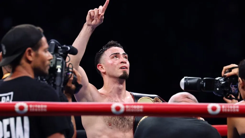 José Valenzuela es el nuevo campeón de la AMB en los superligeros tras vencer al Pitbull Cruz.