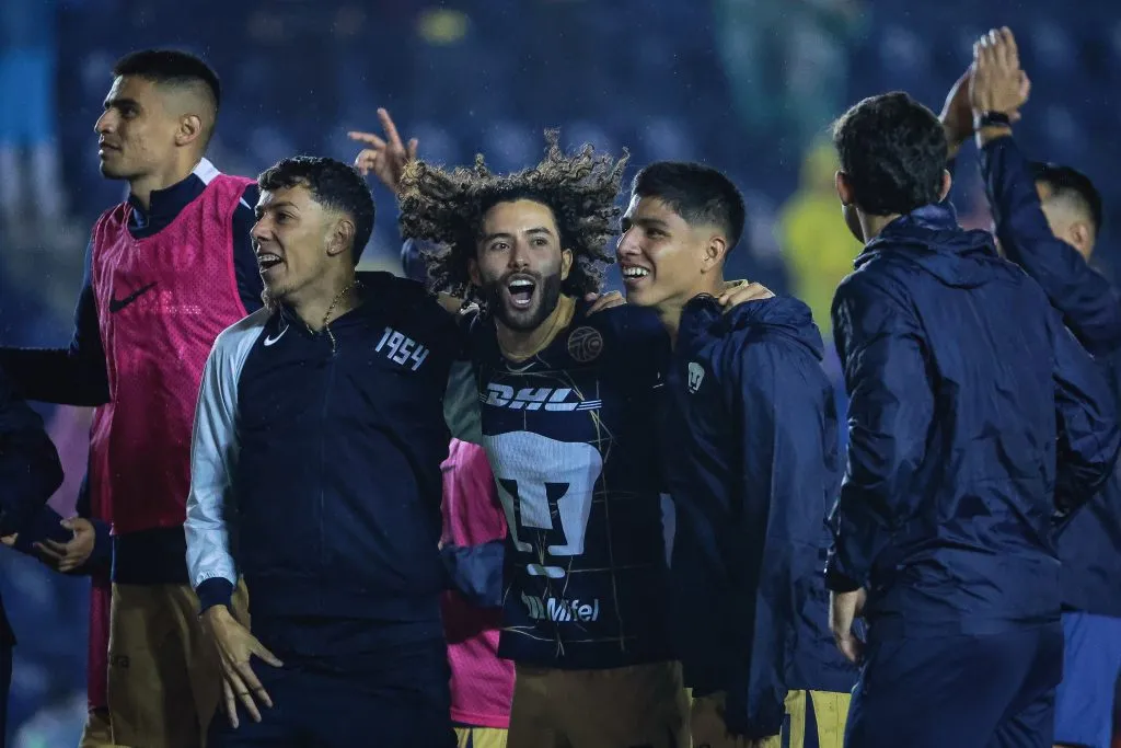 Los futbolistas de Pumas y al afición universitaria cantaron una canción ofensiva contra el América. (Getty Images)