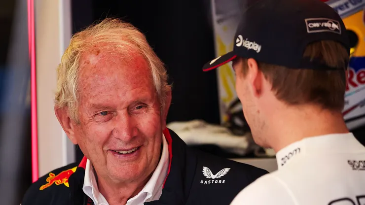 Helmut Marko conversa con Max Verstappen