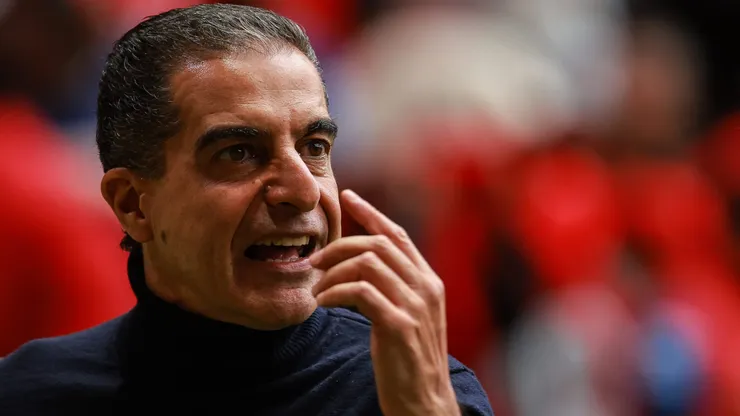 Paiva, certero con sus futbolistas tras la victoria.